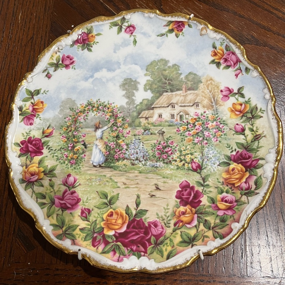 Royal Albert Old Country Roses Garden Display Plate 1986